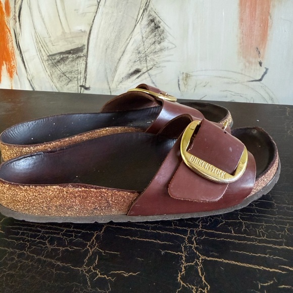 Gold and Brown Leather Sandals with Buckle Closure - Picture 7 of 13